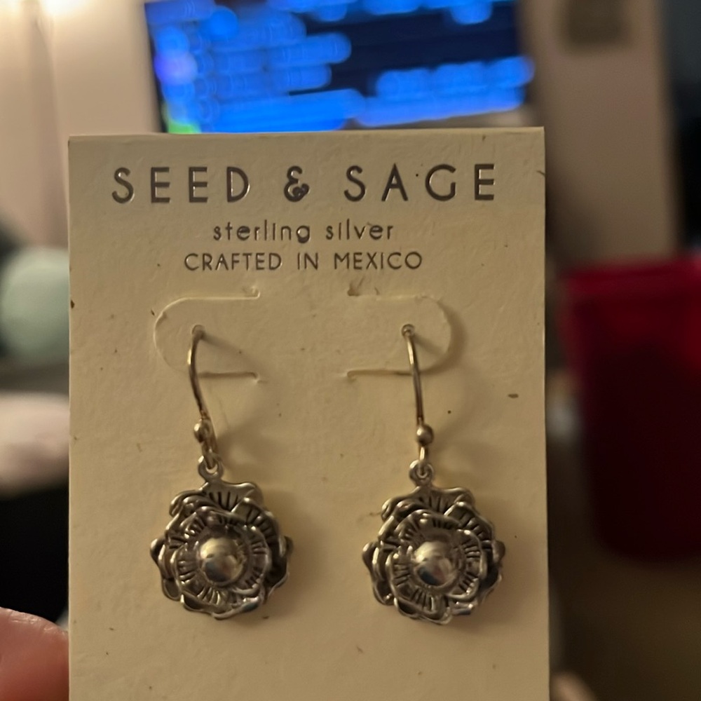 Sterling Silver Earrings Very Pretty 🩶🩶 - Picture 3 of 3